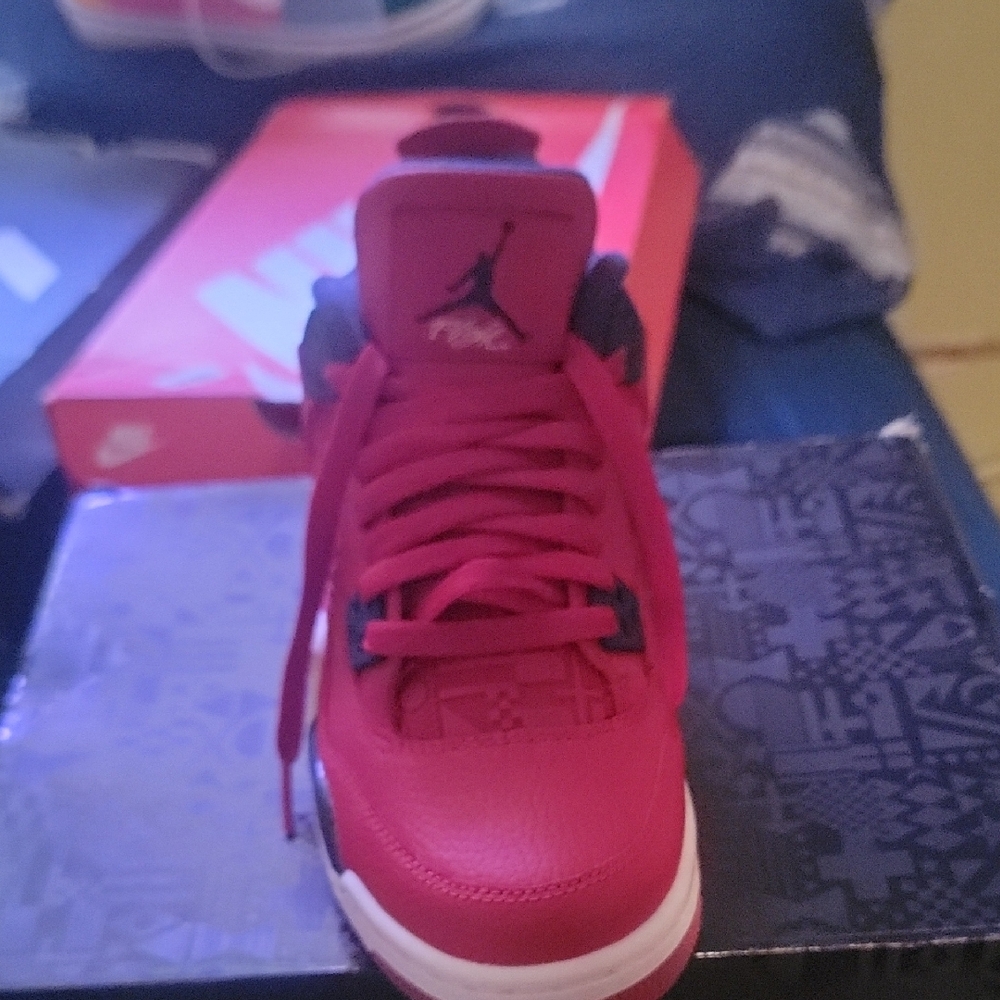 Jordan 4 Retro GS in Gym Red and Obsidian